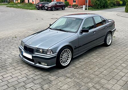 BMW 320i E36