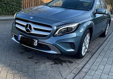Mercedes-Benz GLA 220 CDI 4MATIC DCT -