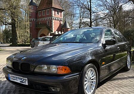 BMW 523i A *Tempomat *Schiebedach *Klima *M-Lenkrad