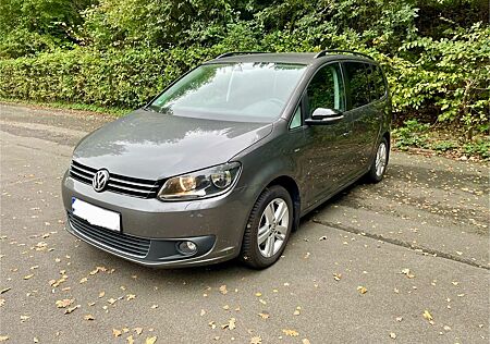 VW Touran Volkswagen MATCH 2.0TDI DSG AHK SHZ PDC Tempomat