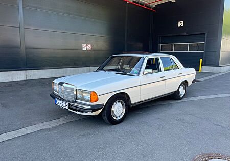 Mercedes-Benz E 230