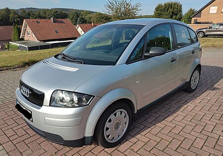 Audi A2 1.4 Benziner, Schaltgetriebe, 8fach bereift