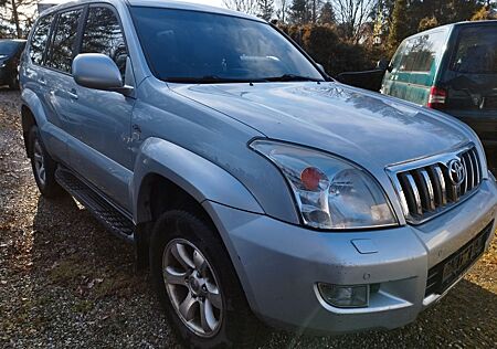 Toyota Land Cruiser 3.0 D-4D/8-Sitze/Automatik.