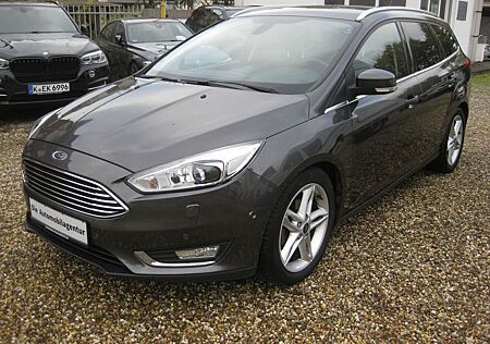 Ford Focus Turnier Titanium/Navi/Neuer Motor