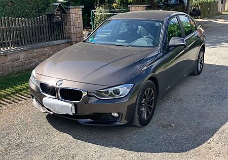 BMW 320i -
