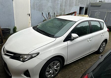 Toyota Auris Cool