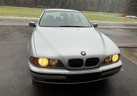 BMW 523i A -
