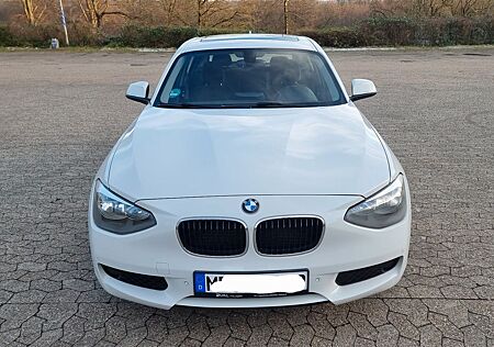 BMW 114i - Super gepflegt, Schiebedach, Parksensoren