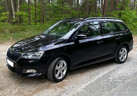 Skoda Fabia 1.0l TSI 81kW Style Combi * AHK * NAVI