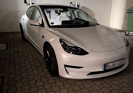 Tesla Model 3 Standard-Reichweite Plus - Hinterrad...