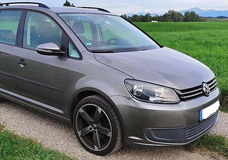 VW Touran Volkswagen 1.6 TDI - AHK, 7 Sitze