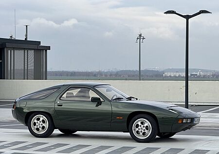 Porsche 928 Oak Green, Manual