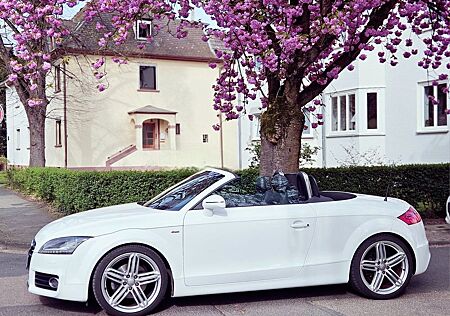Audi TT Roadster 2.0 TDI quattro -