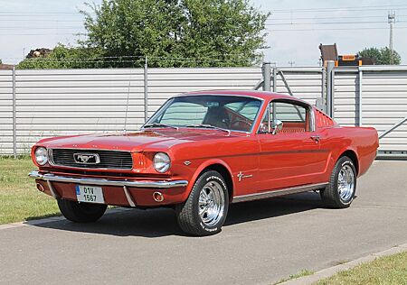 Ford Mustang Fastback 2+2 289 V8 Manual