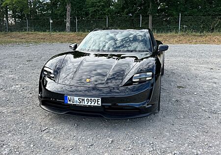 Porsche Taycan - -
