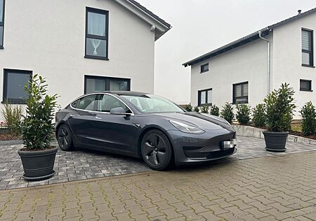 Tesla Model 3 tiefergelegt RWD, LFP