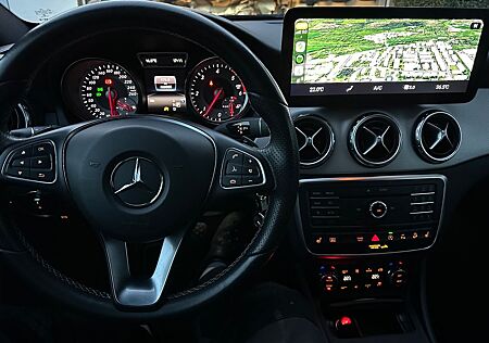 Mercedes-Benz GLA 220 d 4MATIC DCT Urban ,Schwarz met,AHK