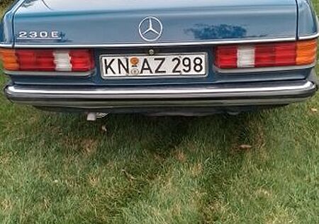 Mercedes-Benz 230