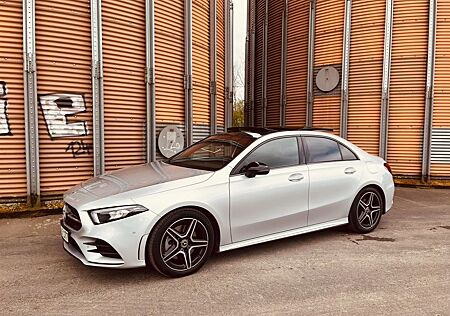 Mercedes-Benz A 250 DCT Limousine - AMG Line - Night - Pano