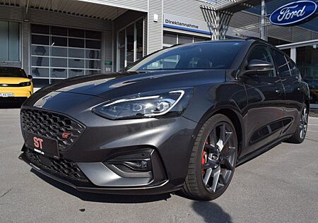 Ford Focus Turnier 2.3 ST mit Styling-Paket Milltek