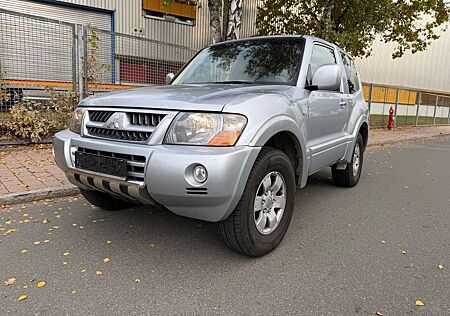 Mitsubishi Pajero 3,2 D AUTOMATIK 4x4 ALLRAD KLIMA LEDER