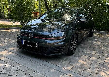 VW Golf Volkswagen 2.0 GTI