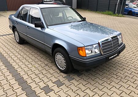 Mercedes-Benz 200 ,KLIMAANLAGE,OLDTIMER