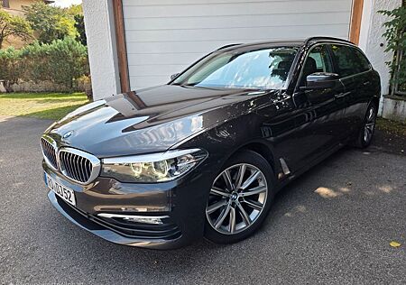 BMW 520d , DE, Leder, AHK, Pano, Scheckh. gepglegt