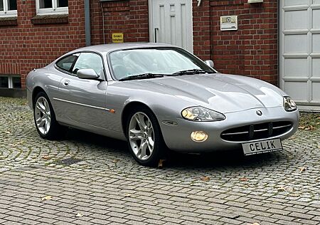 Jaguar XK XK8 4.0 Coupe Sehr gut erhalten