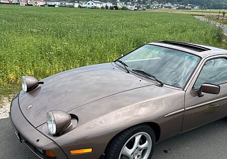 Porsche 928