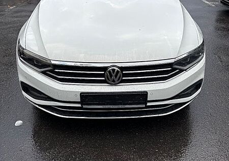 VW Passat Volkswagen 2.0 TDI SCR 140kW DSG 4M Highl. Varia...