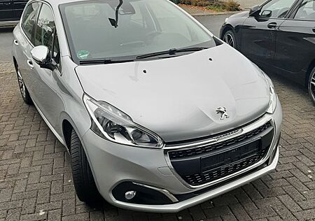 Peugeot 208 110 12vAutom.Allure Navi-Kamera-Klimatronic