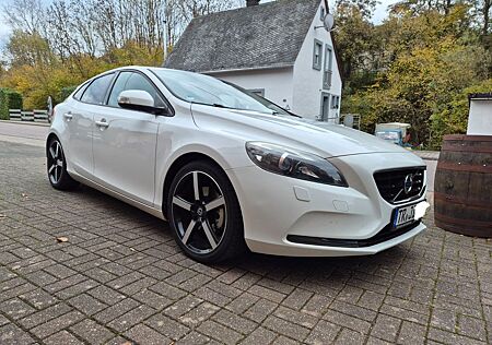 Volvo V40 - 200PS - Sportfahrwerk