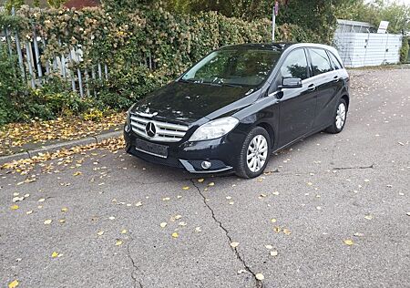 Mercedes-Benz B 180 -