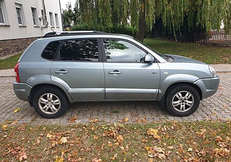 Hyundai Tucson gebraucht kaufen Hyundai Tucson 2.0 CRDi 4WD TÜV01/26 AHK Klima Leder