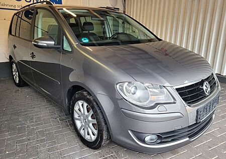 VW Touran Volkswagen Trendline*SEHR GEPFLEGT*SCHECKHEFT*SITZHEIZUNG*