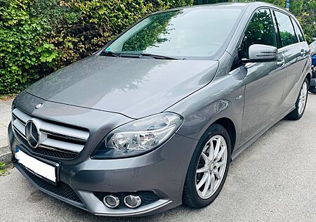 Mercedes-Benz B 180 CDI Automatik MB Scheckheft Navi AHK PDC