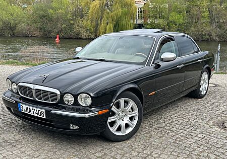 Jaguar XJ8 4.2 Liter Vanden Plas Vollausstt. TopZustand