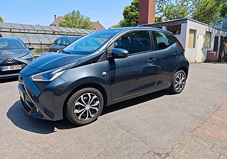 Toyota Aygo (X) Aygo (X) 1,0-l-VVT-i x-play club x-play club