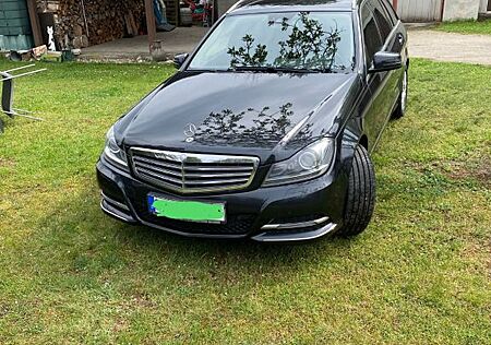 Mercedes-Benz 220