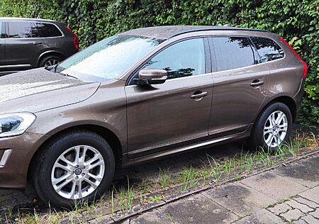 Volvo XC 60 XC60 D3 Momentum 2WD*Navi*Bi-Xenon*M