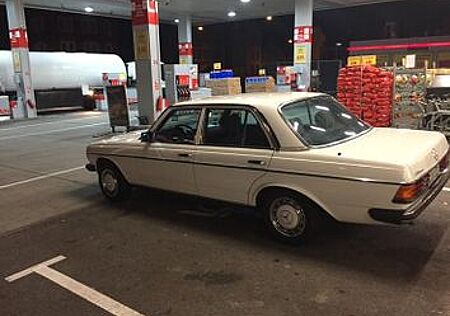 Mercedes-Benz E 230 Oldtimer