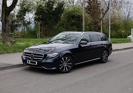 Mercedes-Benz E 220 d T Cavansitblau+Standheiz.+ AHK+Multibeam