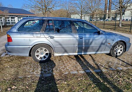 BMW 525i A touring -