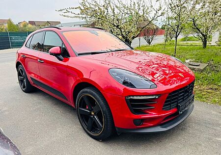 Porsche Macan - -