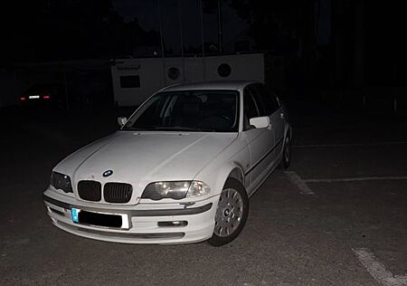 BMW 320i -Alpinweiß 3 Leder und Memorysitze