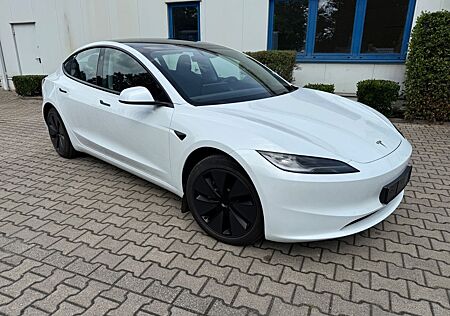 Tesla Model 3 Allradantrieb mit Dualmotor Long Ran...