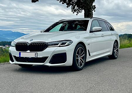 BMW 530e /M-Sport/Komfortsitze/ Harman/ Aktivlenkung