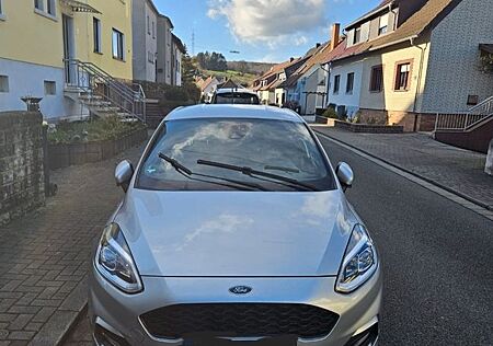 Ford Fiesta + 103 kW + ST-Line + Navi + Bose + TOP