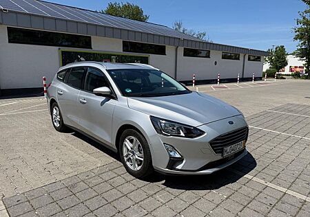 Ford Focus 1,0 EcoBoost Cool & Connect // 2 Jahre Tüv